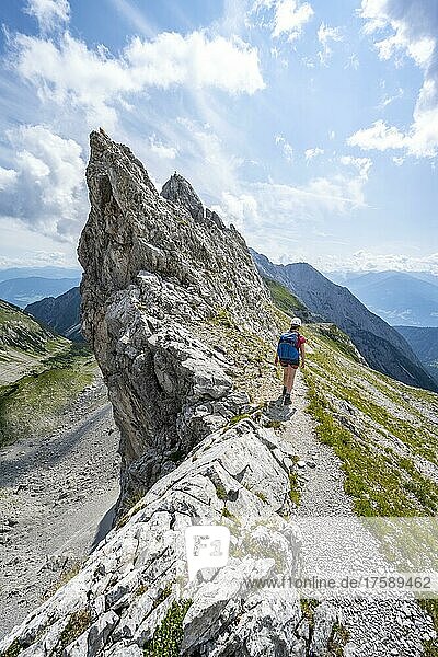 Hikers on the trail to the Lamsenspitze  Karwendel Mountains  Tyrol  Austria  Europe