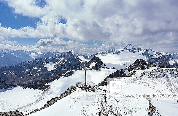 Kraftpyramide  Naturplattform auf der Schwarze Schneid am Rettenbachgletscher  Sölden  Ötztal  Ötztaler Alpen  Tirol  Österreich  Europa