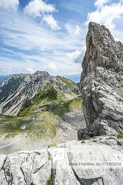 Blick auf die Lamsenjochhütte  Karwendelgebirge  Tirol  Österreich  Europa