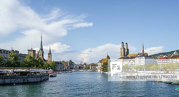 Blick von der Quaibrücke über den Limmat auf die Türme der Altstadt von Zürich  Zürich  Schweiz  Europa