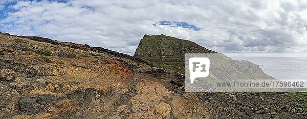 Wanderweg und Ausblick  vulkanische Halbinsel Ponta da São Lourenço  Felsküste  Steilküste  Punta de San Lorenzo  Madeira  Portugal  Europa