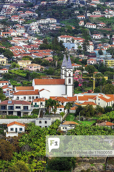 Kirche und Gebäude in Funchal  Madeira  Portugal