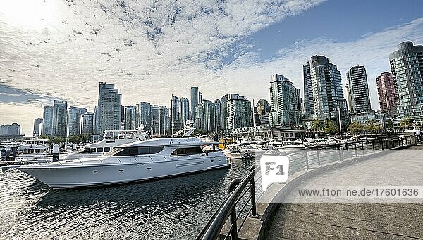 Boats in the marina  high-rise buildings on the promenade  Coal Harbour  Vancouver  British Columbia  Canada  North America