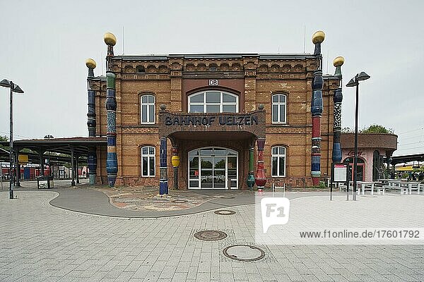 Hundertwasser-Bahnhof  Ülzen  Niedersachsen  Deutschland  Europa