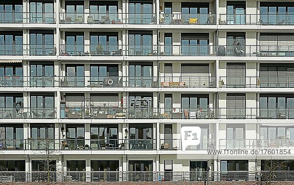 Balkone  Wohnhaus  Fassade  Überseequartier  Hafencity  Hamburg  Deutschland  Europa