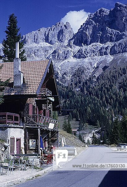 Nigerhütte am Rosengarten  Nigerpass  Dolomiten  Südtirol  Italien  Einkehr  Pause  Passstraße  Restaurant  Wirtshaus  Sechziger Jahre  Rast  Rastplatz  Europa