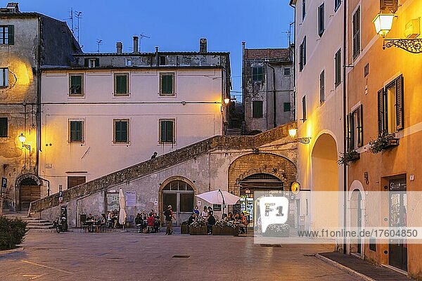 Historisches Zentrum von Pitigliano am Abend  Maremma  Provinz Grosseto  Toskana  Italien  Europa