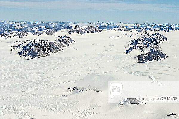 Luftaufnahme der polaren Eiskappe  Insel Spitzbergen  Svalbard  Norwegen.