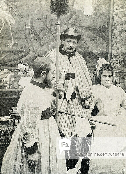 Toulouse-Lautrec  links  verkleidet als Chorknabe bei einer Veranstaltung im Moulin Rouge im Jahr 1894. Nach einer Fotografie des französischen Fotografen Maurice Guibert  1856 - 1922  einem Freund von Toulouse-Lautrec. Henri Toulouse-Lautrec  1864 - 1901  französischer Künstler des Postimpressionismus.