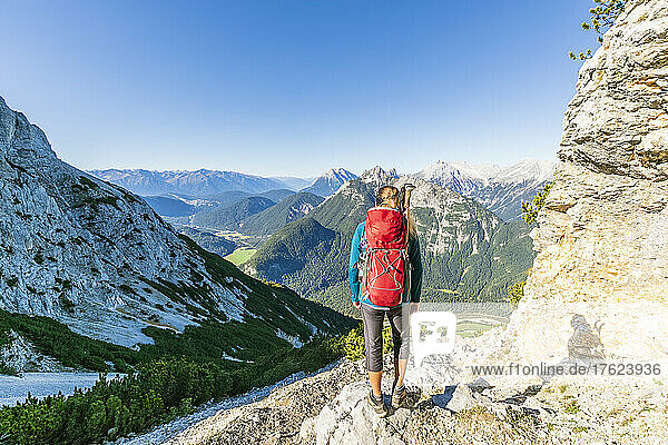 Female hiker admiring view of Grosse Arnspitze