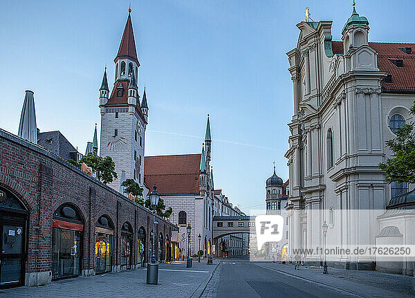 Germany  Bavaria  Munich  Viktualienmarkt at dusk with Heilig-Geist-Kirche and Old Town Hall in background