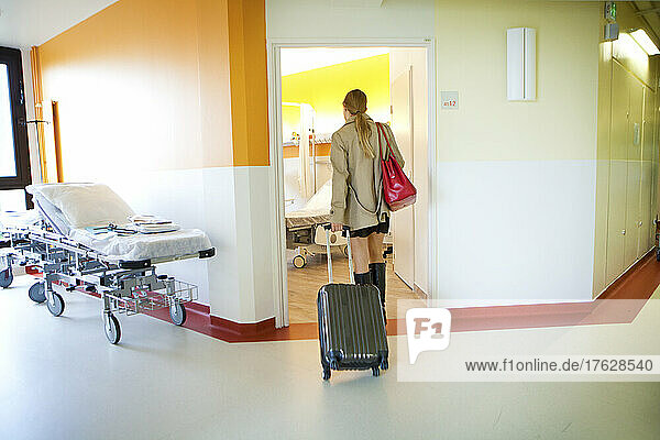 Arrival of a patient for a hospital stay.
