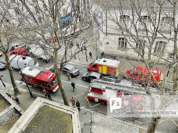 Paris fire department intervention for fire and personal assistance.