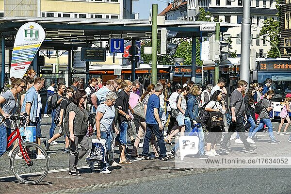 Pedestrian crossing  Jahnplatz  Bielefeld  North Rhine-Westphalia  Germany  Europe