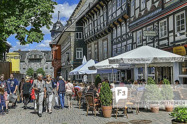 Gastronomie  Touristen  Marktkirchhof  Goslar  Niedersachsen  Deutschland  Europa