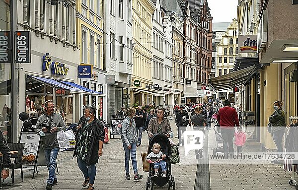 Passers-by  shopping  Bäckerstraße  Old Town  Minden  North Rhine-Westphalia  Germany  Europe
