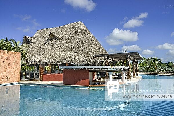 Swimmingpool  Restaurant  Hotelanlage  Hacienda Sotuta de Peon  Yucatan  Mexiko  Mittelamerika