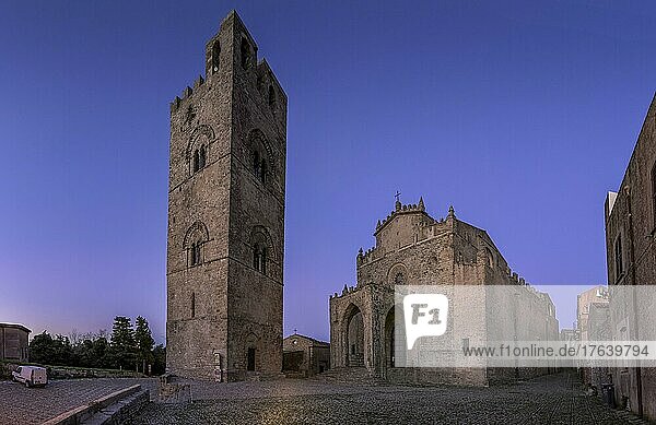 Dom Chiesa Madre mit Glockenturm  Erice  Sizilien  Italien  Europa