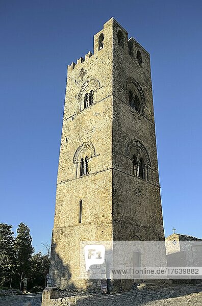 Glockenturm der Chiesa Madre  Erice  Sizilien  Italien  Europa