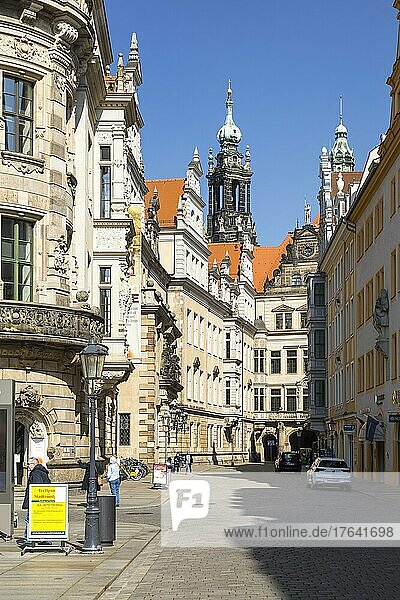 Schlossstraße mit Schloss  Turm der Hofkirche und Georgentor  Altstadt von Dresden  Sachsen  Deutschland  Europa