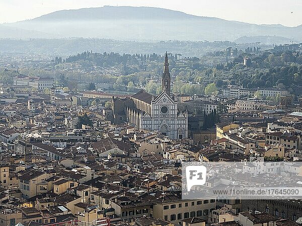 Stadtansicht von Florenz mit Basilika Santa Croce  vom Campanile aus  Florenz  Toskana  Italien  Europa