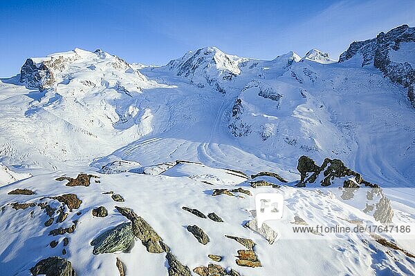Monte Rosa  4633 m  Dufourspitze -4634m  Liskamm  4527m  Wallis  Schweiz  Europa