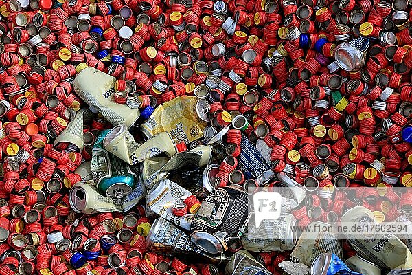 Altmetallsammlung  Verschlüsse von Getränkeflaschen  Drehverschluß aus Metall  zum Recycling