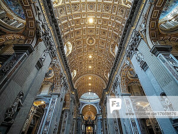 Innenraum  Petersdom  Vatikan  Rom  Latium  Italien  Europa