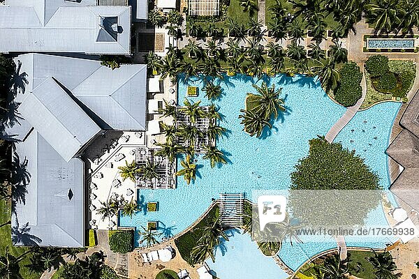 Luftaufnahme Der Strand von Flic en Flac mit Luxushotel Sugar Beach Resort & Spa und Palmen  Mauritius  Afrika