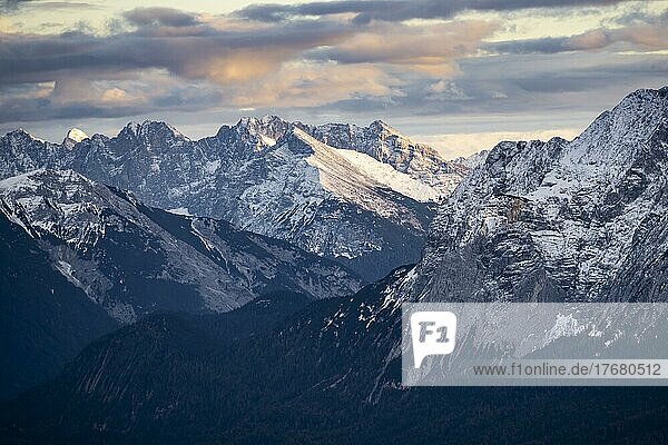 Hoher Gleirsch  mountains with snow  mountain landscape  Karwendel  evening mood  Bavaria  Germany  Europe