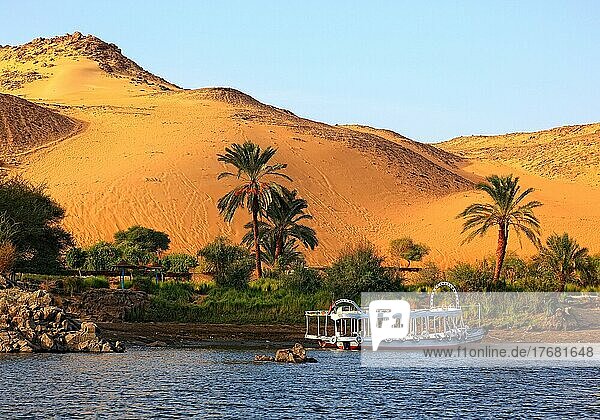 Landschaft am Nil zwischen Assuan und den nubischen Dörfern  Oberägypten  Ägypten  Afrika