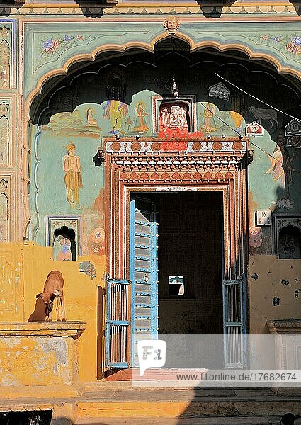Rajasthan  Mandawa  Wandmalerei und Verzierungen an einem Gutsherrenhaus  einem Haveli  Nordindien  Indien  Asien