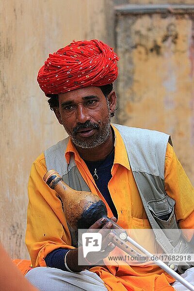 Indian man with special flute  Rajasthan  North India  India  Asia