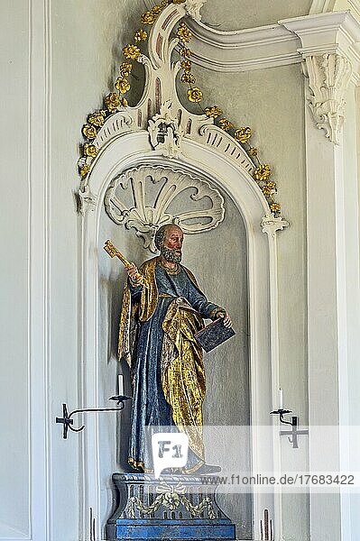 Heiligenfigur  St. Josef mit Schlüssel  Mariabergkapelle von 1783  Mariä Heimsuchung  Rokokostil  unter Denkmalschutz am Mariaberg  Kempten  Allgäu  Bayern  Deutschland  Europa