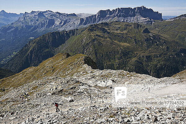 Wanderer über dem Chamonix-Mont-Blanc-Tal; Frankreich