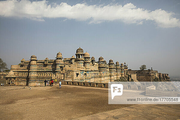 Jahangiiri Mahal and Raja Mahal Fort and Palace complex on the western bank of the Betwa River  Orchha Fort Complex; Gwalior  Madhya Pradesh  India