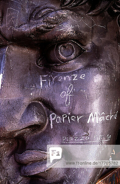 Künstlerische Ladenfront  Piazza Pitti  Florenz  Italien Doug Mckinlay/Axiom