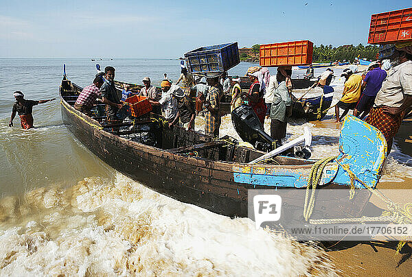 Fischer am Strand von Bekal; Nord-Kerala  Indien