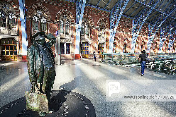 St. Pancras Bahnhof und Statue; London  England