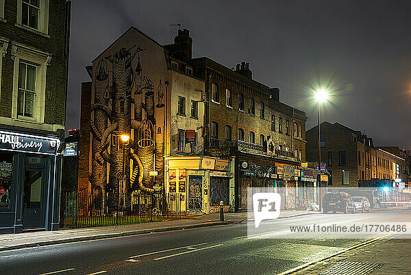 Hackney Road bei Nacht in Shoreditch  London  England; London  England
