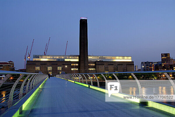 Europa  Vereinigtes Königreich  England  London  Millenium Bridge und Tate Modern