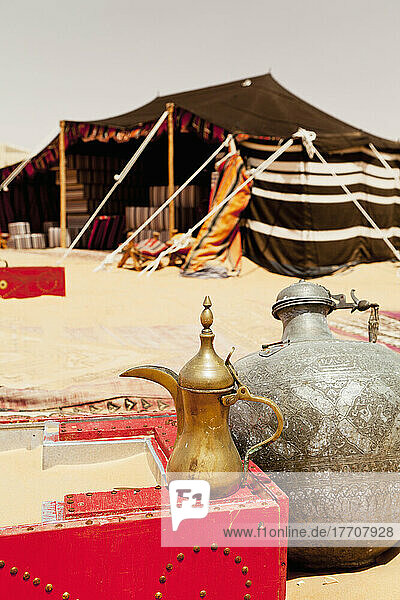 Traditionelle arabische Teekanne; Liwa-Oase  Abu Dhabi  Vereinigte Arabische Emirate