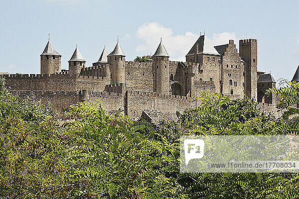 Burg und Festungsmauern; Carcassonne  Languedoc-Rousillion  Frankreich