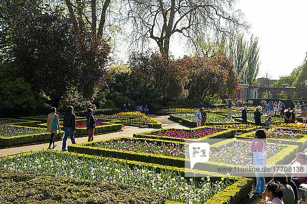 Holland Park Gardens  West London  London  Vereinigtes Königreich