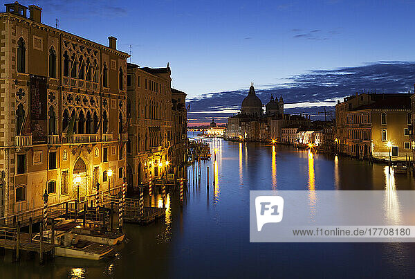 Canal Grande und Basilika Santa Maria Della Salute; Venedig  Italien