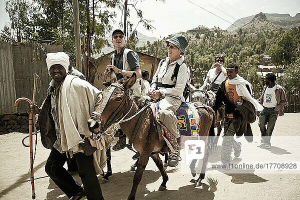 Touristen auf Eseln; Lalibela  Äthiopien