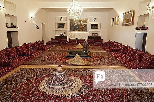 Eine traditionelle Majlis im Al Ain Palace Museum; Al Ain  Abu Dhabi  Vereinigte Arabische Emirate