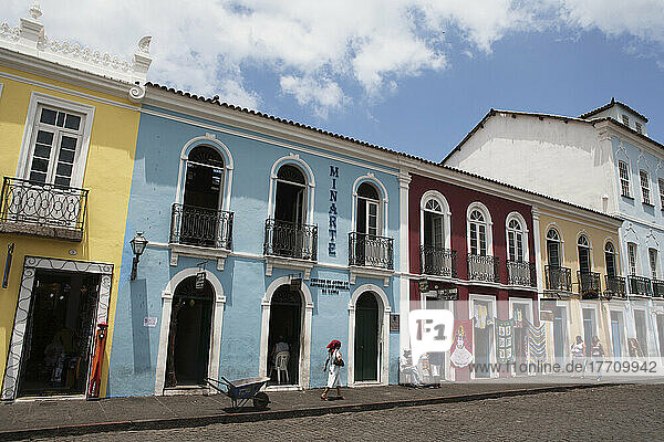 Geschäfte in historischen Gebäuden im Pelourinho-Viertel; Salvador  Bahia  Brasilien
