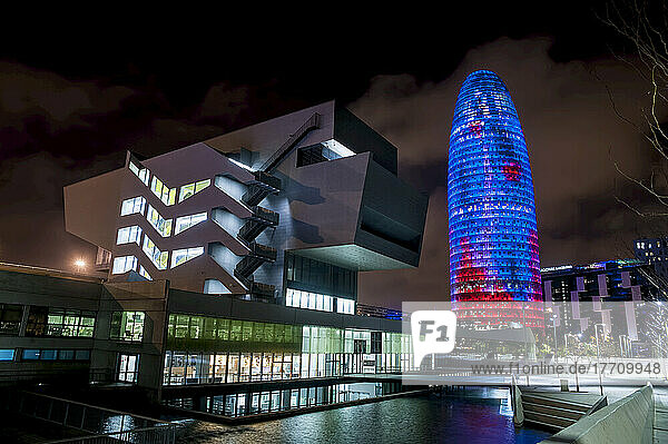 Design Hub Barcelona und Torre Agbar in der Nähe des Placa De Les Glories in Poblenou; Barcelona  Katalonien  Spanien