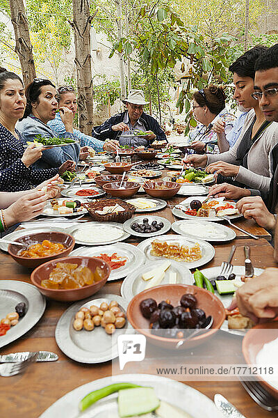 Eine Mahlzeit im Sitzen; Kappadokien  Türkei